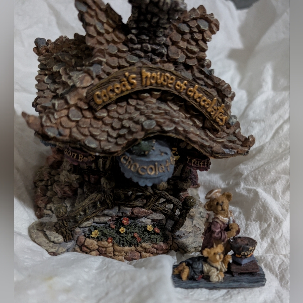 Retired 2000 #19009 Boyds " Cocoa's House Of Chocolate" Resin 3E NICE CONDITION